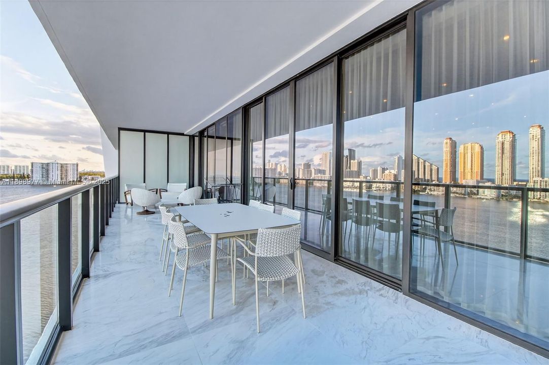 Activo con contrato: $22,000 (3 camas, 4 baños, 2877 Pies cuadrados)