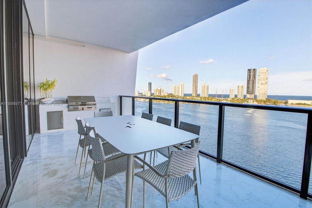 Activo con contrato: $22,000 (3 camas, 4 baños, 2877 Pies cuadrados)