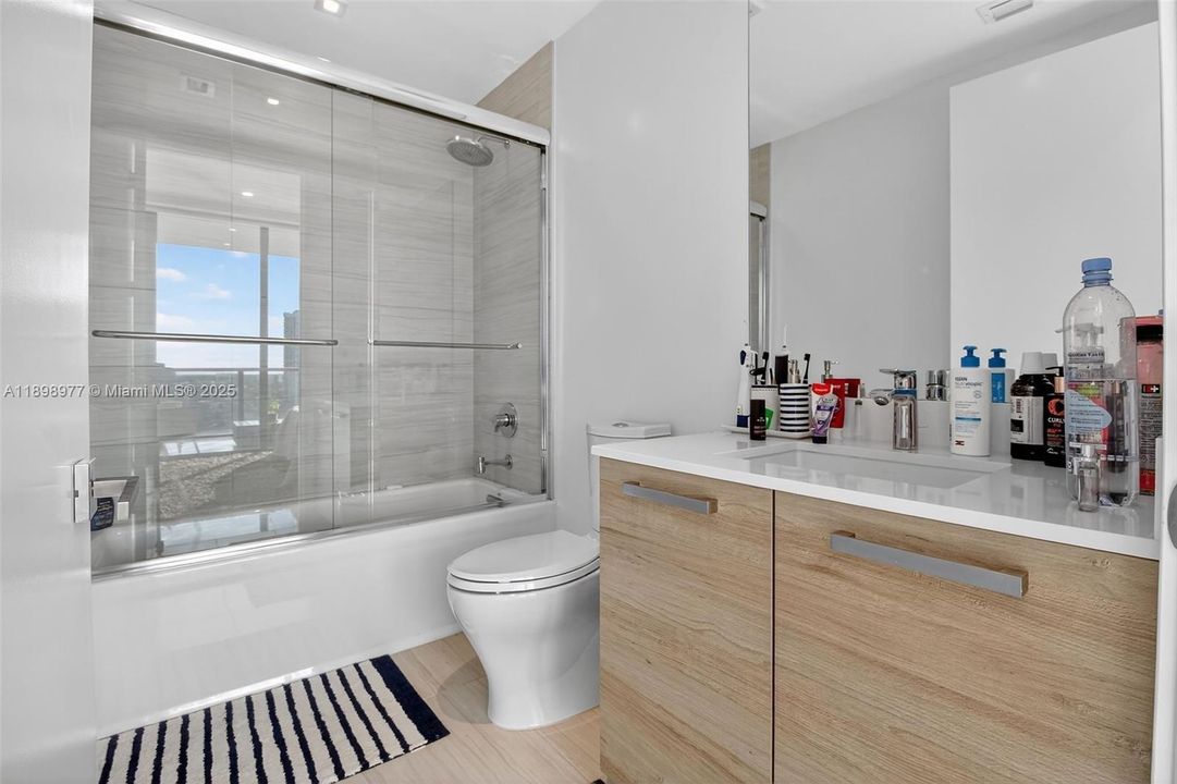 Activo con contrato: $22,000 (3 camas, 4 baños, 2877 Pies cuadrados)