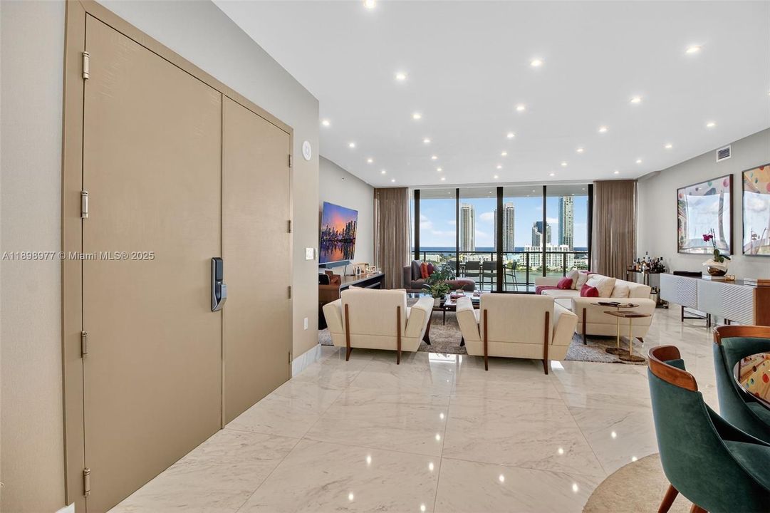 Activo con contrato: $22,000 (3 camas, 4 baños, 2877 Pies cuadrados)