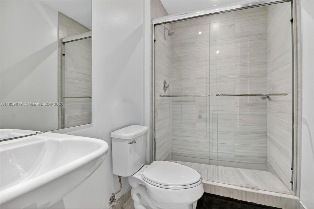 Activo con contrato: $22,000 (3 camas, 4 baños, 2877 Pies cuadrados)