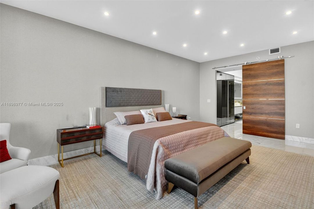 Activo con contrato: $22,000 (3 camas, 4 baños, 2877 Pies cuadrados)