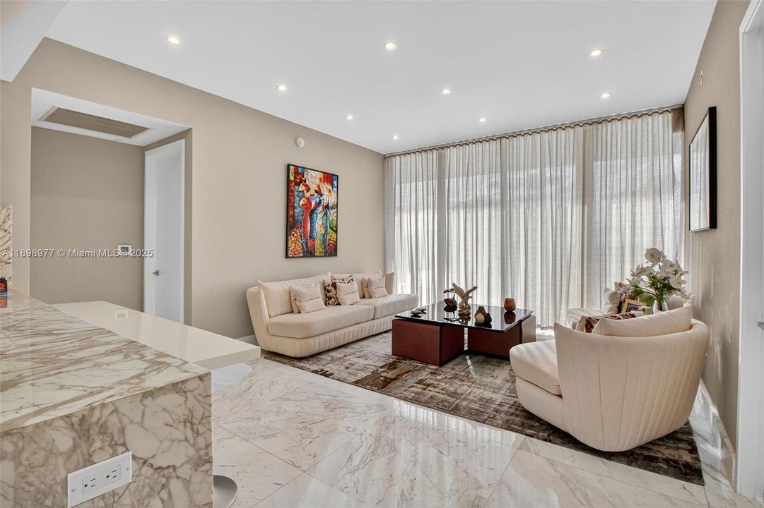 Activo con contrato: $22,000 (3 camas, 4 baños, 2877 Pies cuadrados)