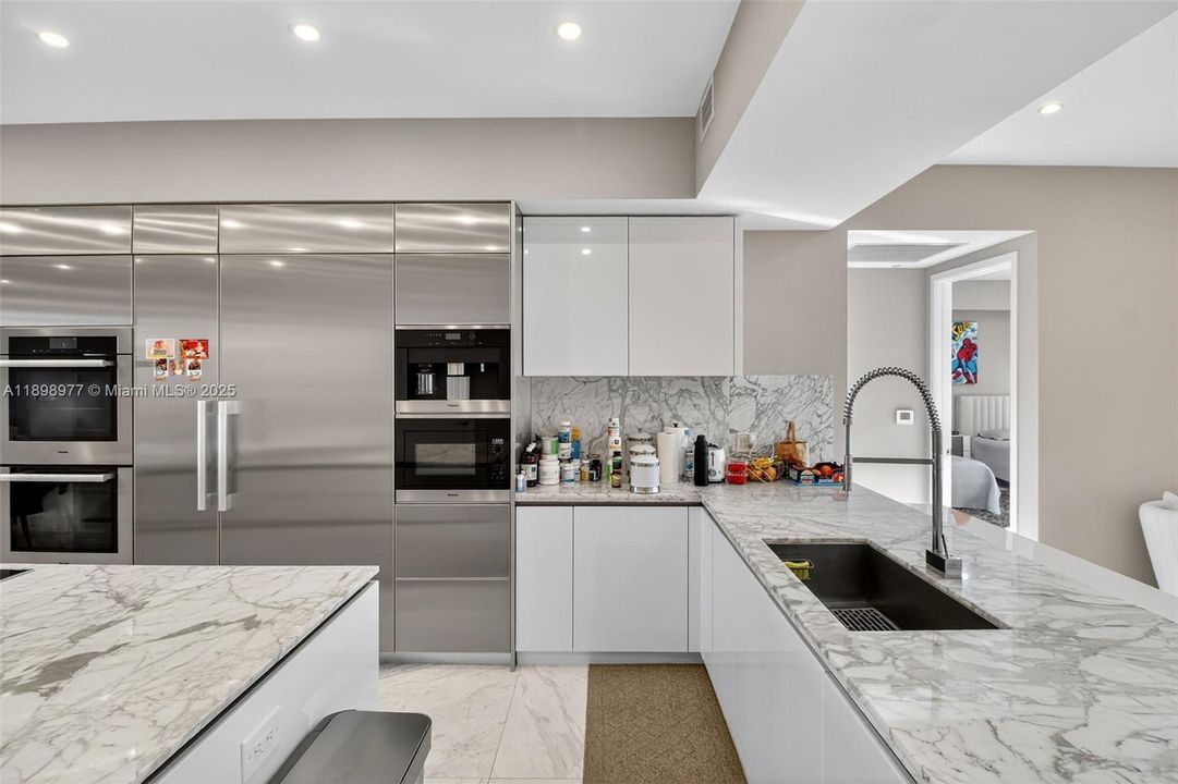 Activo con contrato: $22,000 (3 camas, 4 baños, 2877 Pies cuadrados)