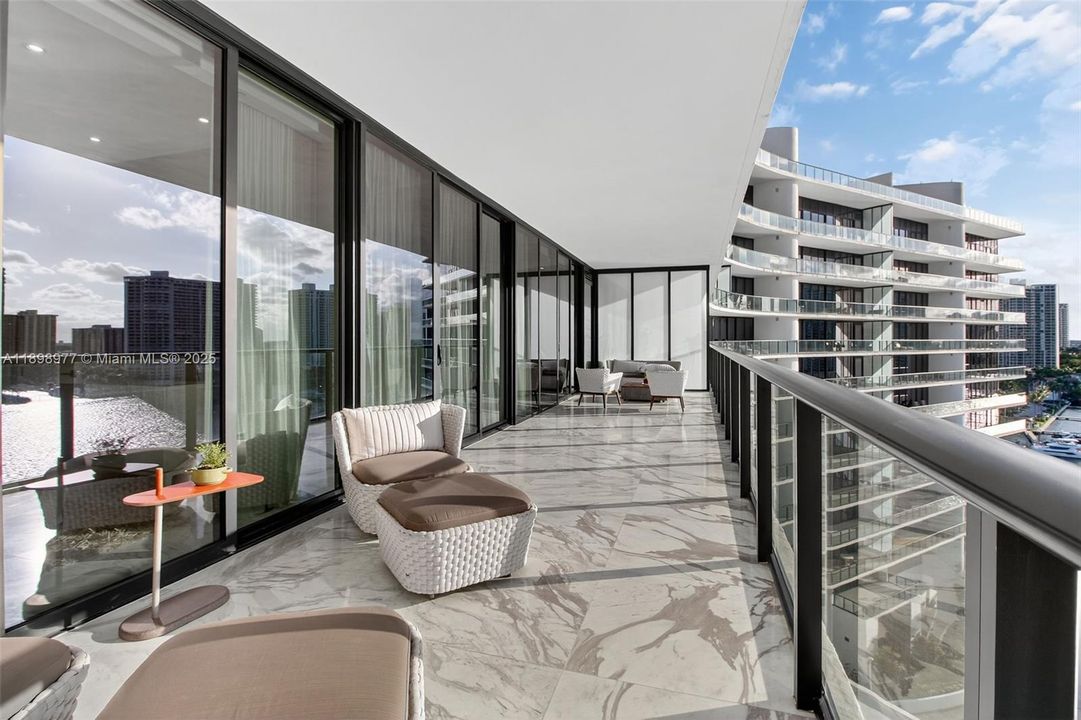 Activo con contrato: $22,000 (3 camas, 4 baños, 2877 Pies cuadrados)