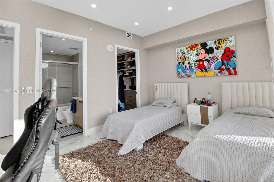 Activo con contrato: $22,000 (3 camas, 4 baños, 2877 Pies cuadrados)