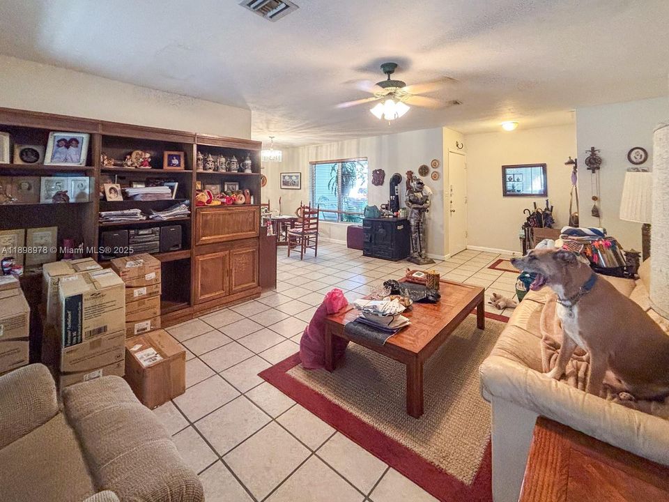 Recently Sold: $499,000 (3 beds, 2 baths, 1512 Square Feet)