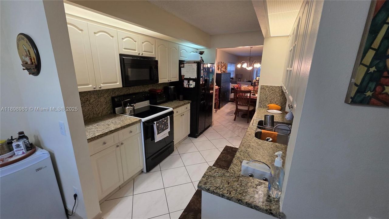 待售: $265,000 (2 贝兹, 2 浴室, 1533 平方英尺)