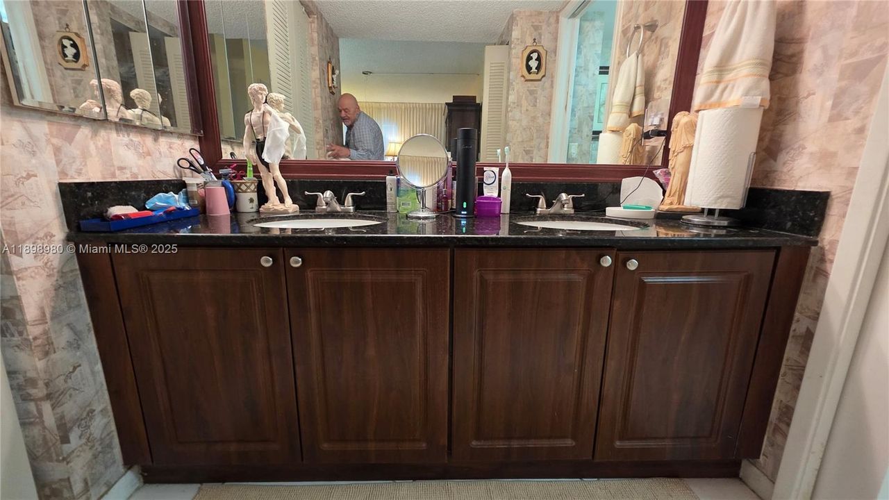 待售: $265,000 (2 贝兹, 2 浴室, 1533 平方英尺)