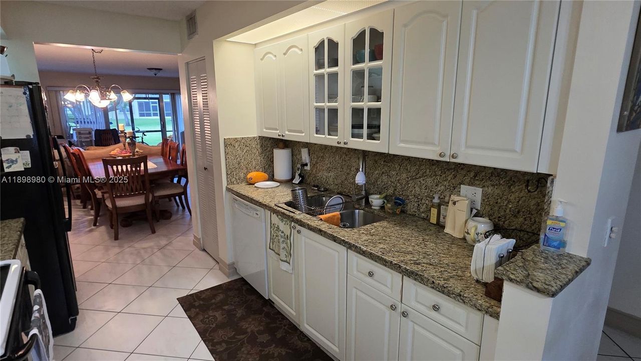 待售: $265,000 (2 贝兹, 2 浴室, 1533 平方英尺)