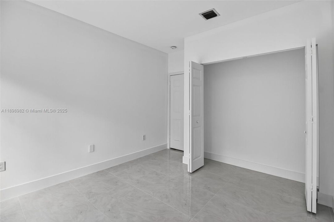 For Sale: $1,099,999 (5 beds, 3 baths, 2569 Square Feet)