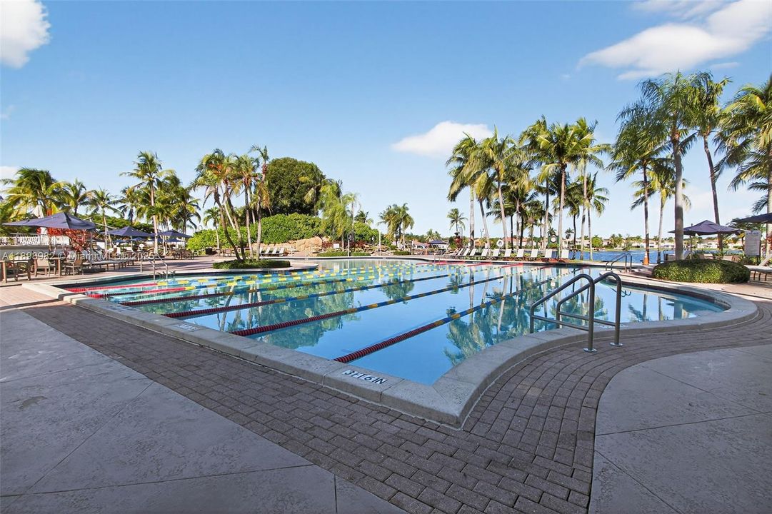 For Sale: $1,099,999 (5 beds, 3 baths, 2569 Square Feet)