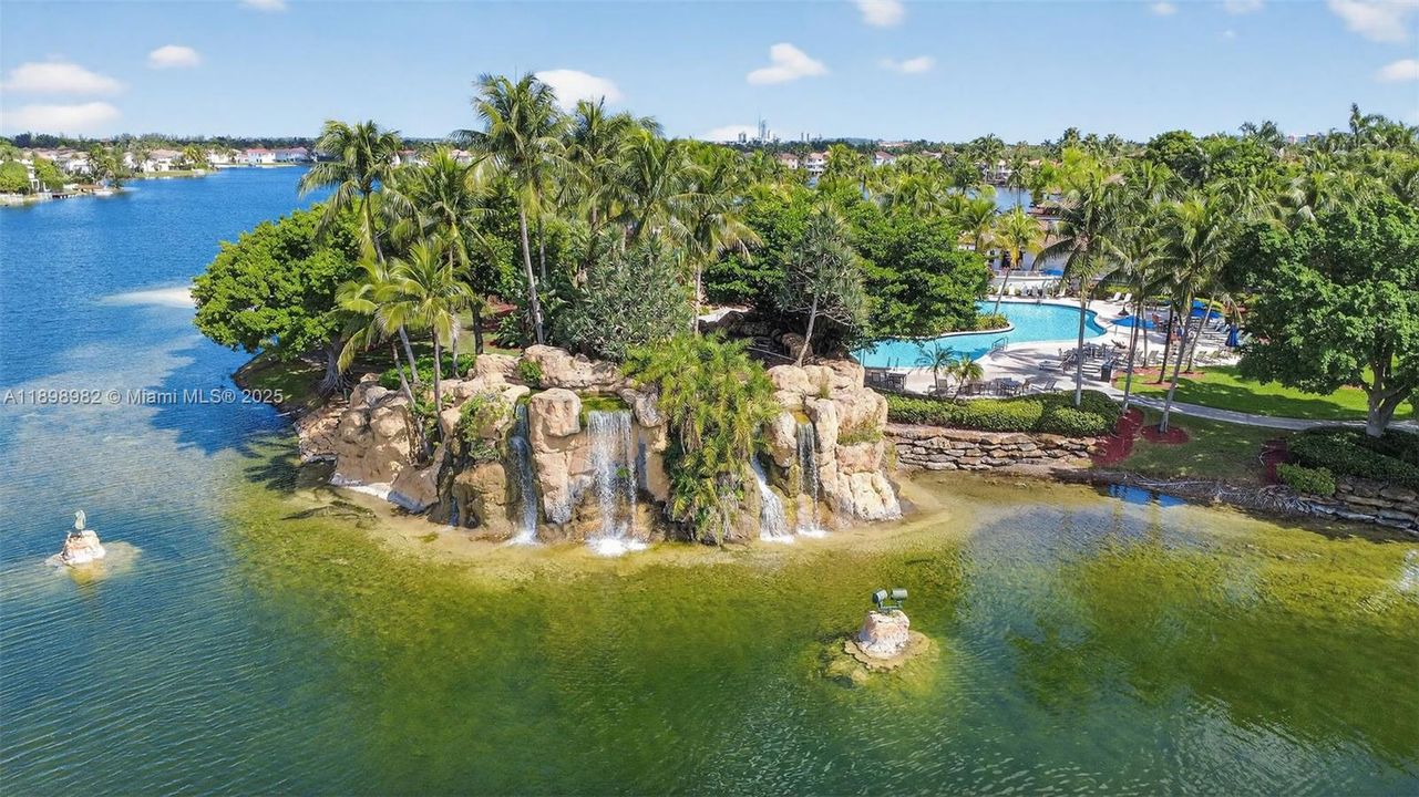 For Sale: $1,099,999 (5 beds, 3 baths, 2569 Square Feet)