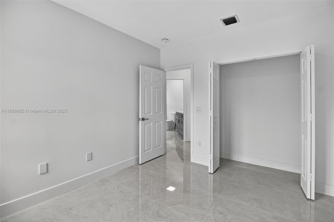 For Sale: $1,099,999 (5 beds, 3 baths, 2569 Square Feet)