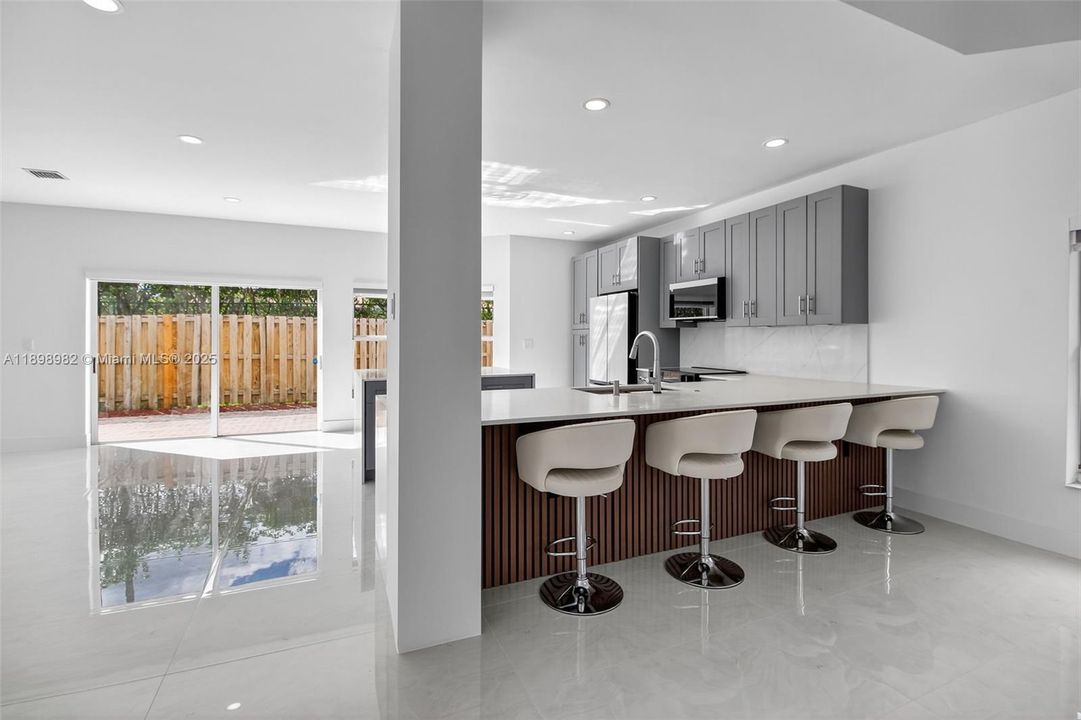 For Sale: $1,099,999 (5 beds, 3 baths, 2569 Square Feet)