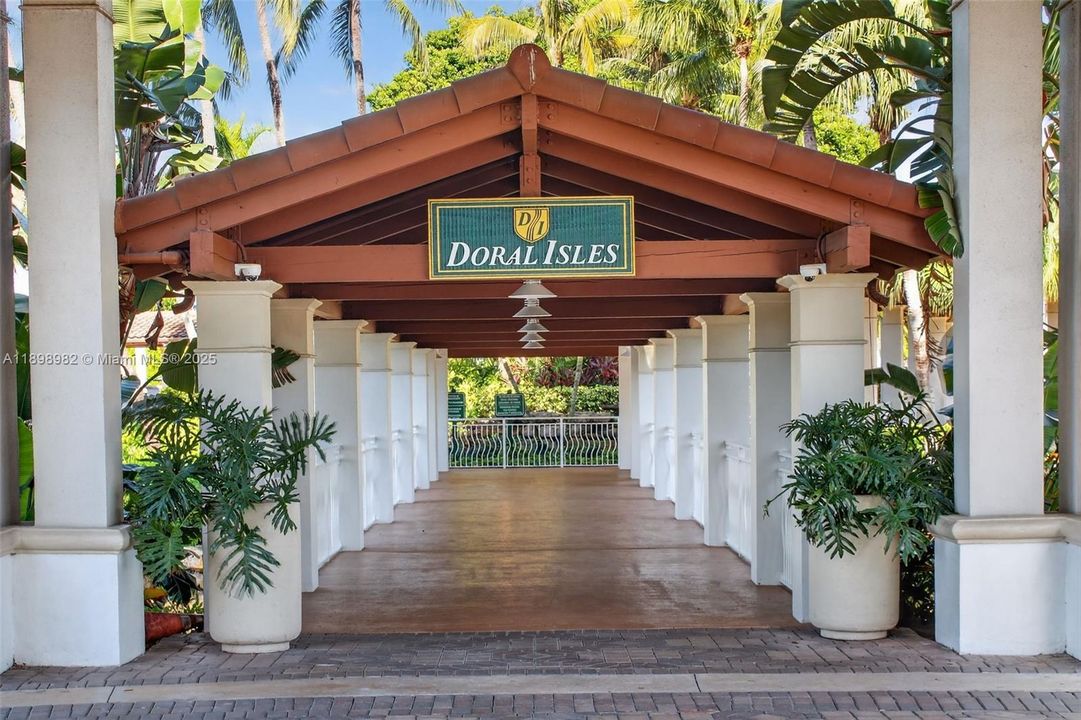 For Sale: $1,099,999 (5 beds, 3 baths, 2569 Square Feet)