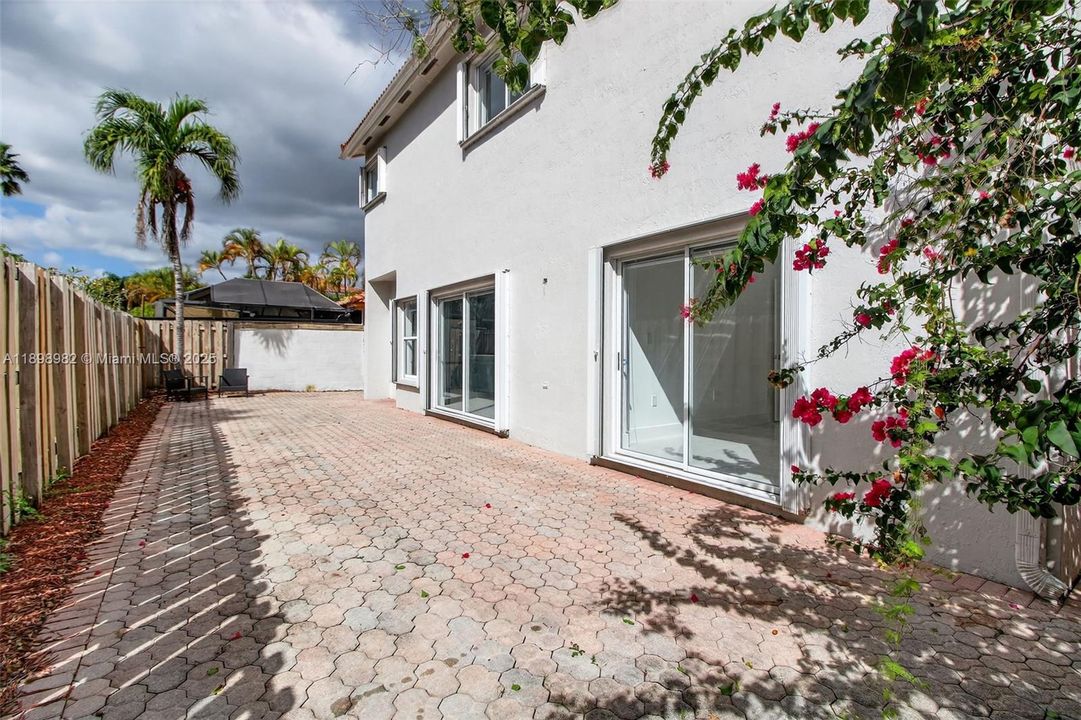 For Sale: $1,099,999 (5 beds, 3 baths, 2569 Square Feet)