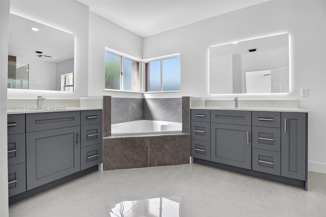 For Sale: $1,099,999 (5 beds, 3 baths, 2569 Square Feet)