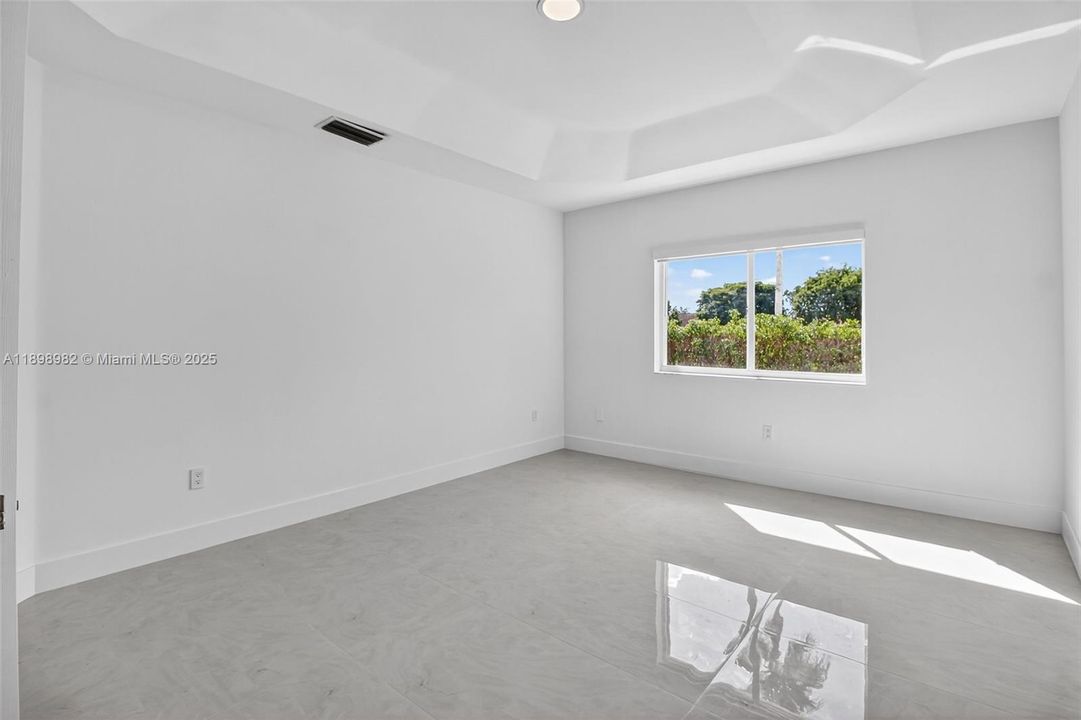 For Sale: $1,099,999 (5 beds, 3 baths, 2569 Square Feet)