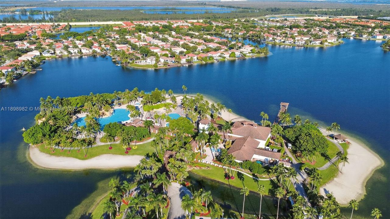 For Sale: $1,099,999 (5 beds, 3 baths, 2569 Square Feet)