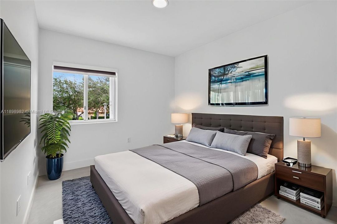 For Sale: $1,099,999 (5 beds, 3 baths, 2569 Square Feet)