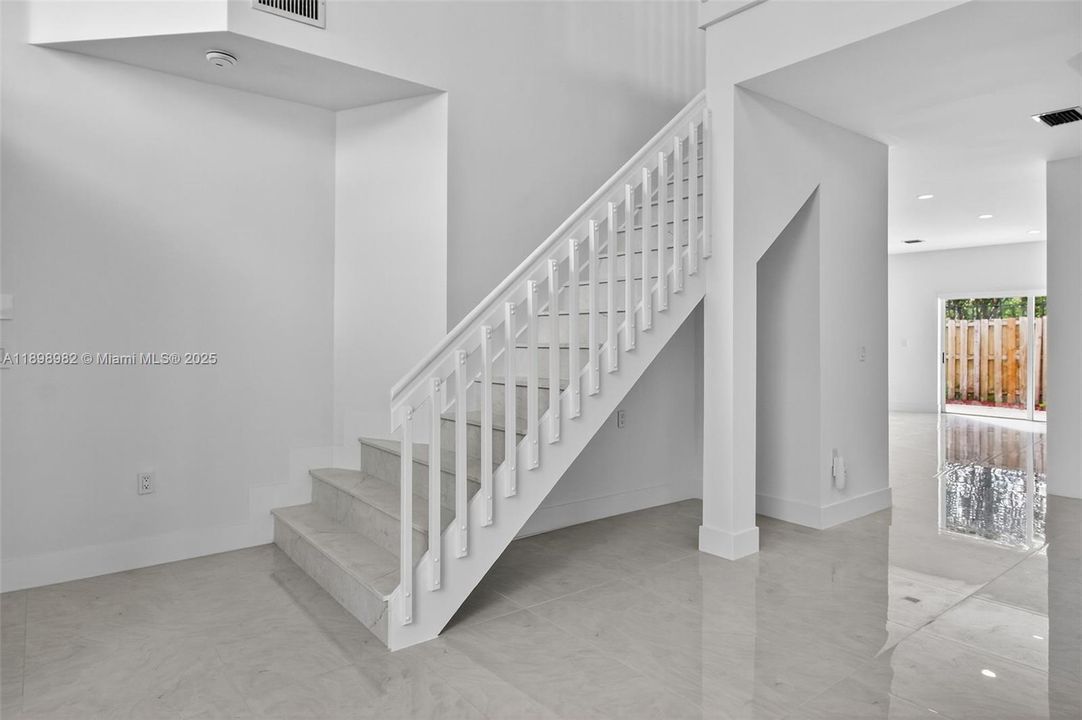 For Sale: $1,099,999 (5 beds, 3 baths, 2569 Square Feet)