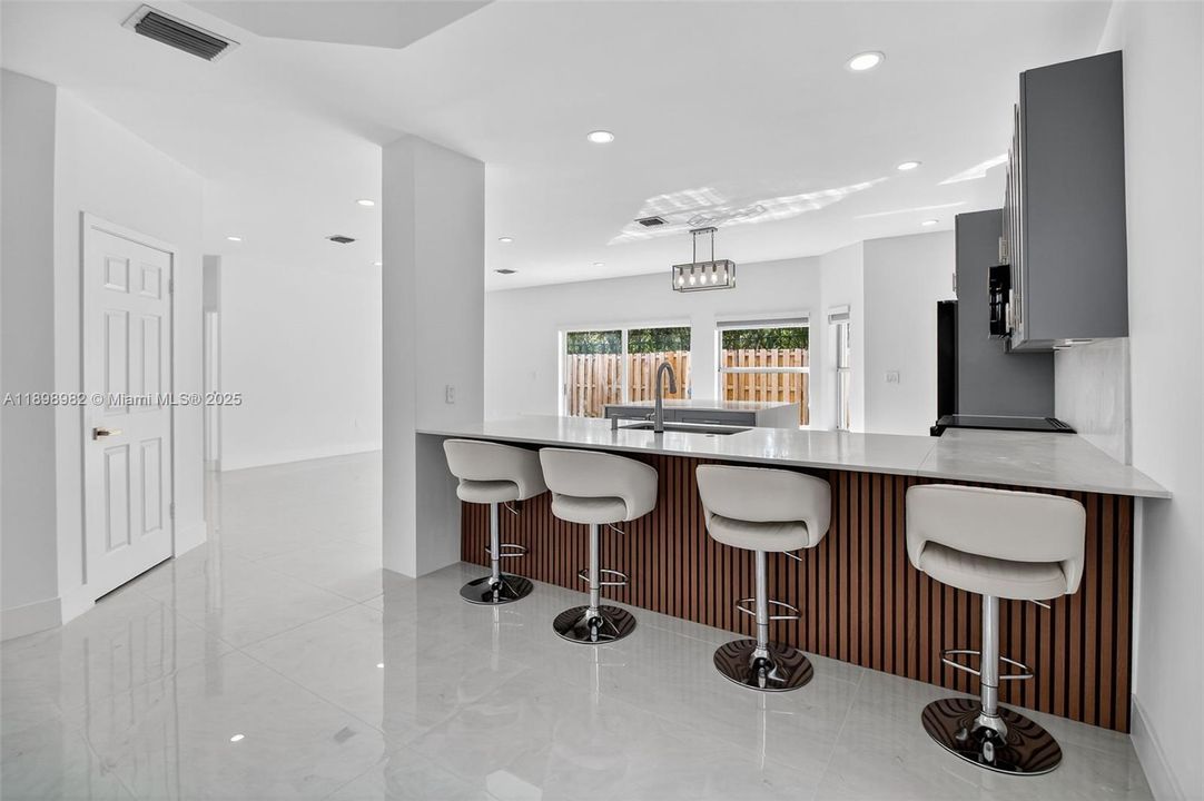 For Sale: $1,099,999 (5 beds, 3 baths, 2569 Square Feet)