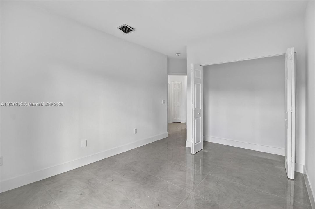 For Sale: $1,099,999 (5 beds, 3 baths, 2569 Square Feet)