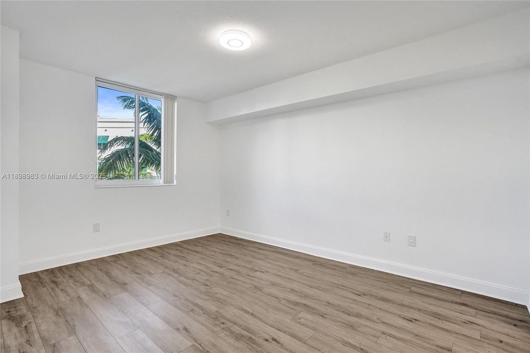 合同活跃: $283,000 (2 贝兹, 2 浴室, 1137 平方英尺)