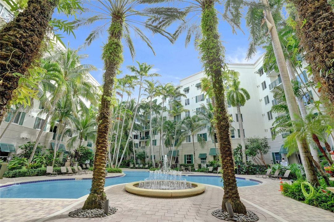 合同活跃: $283,000 (2 贝兹, 2 浴室, 1137 平方英尺)