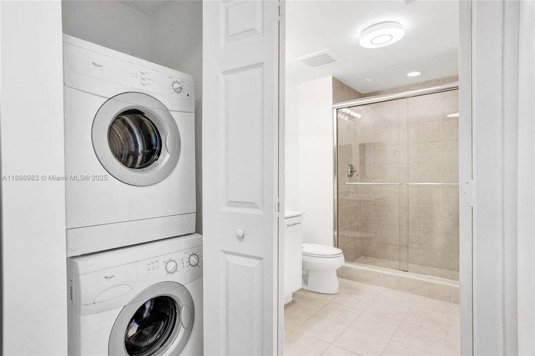 合同活跃: $283,000 (2 贝兹, 2 浴室, 1137 平方英尺)