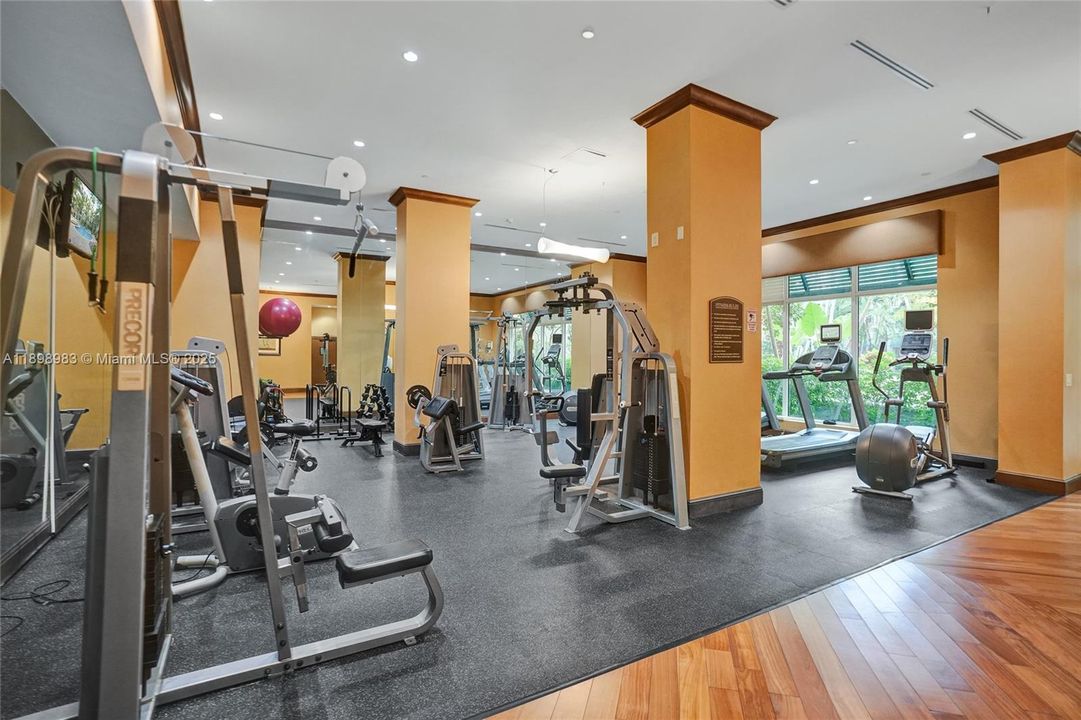 合同活跃: $283,000 (2 贝兹, 2 浴室, 1137 平方英尺)