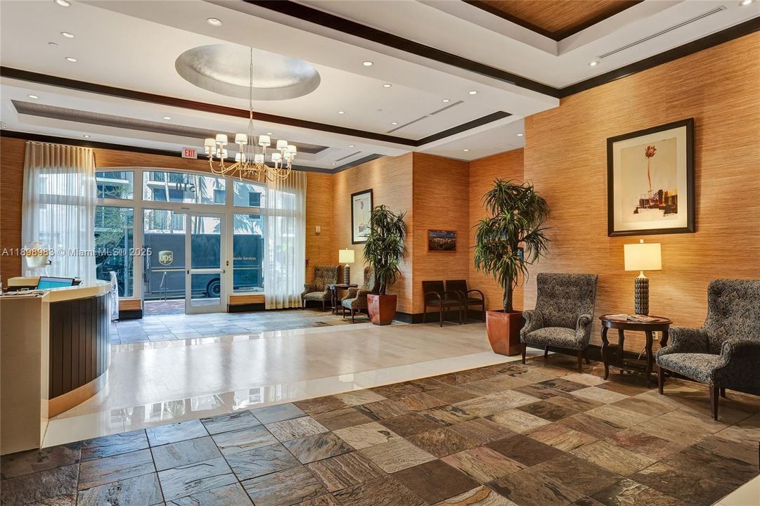 合同活跃: $283,000 (2 贝兹, 2 浴室, 1137 平方英尺)