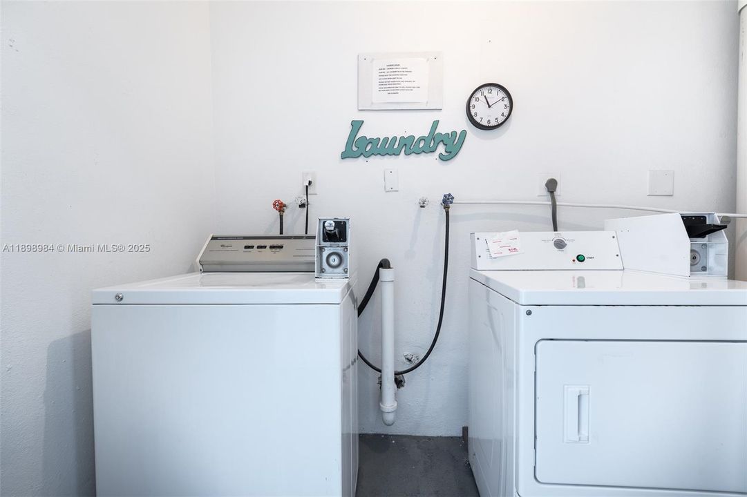 For Sale: $189,000 (1 beds, 1 baths, 700 Square Feet)