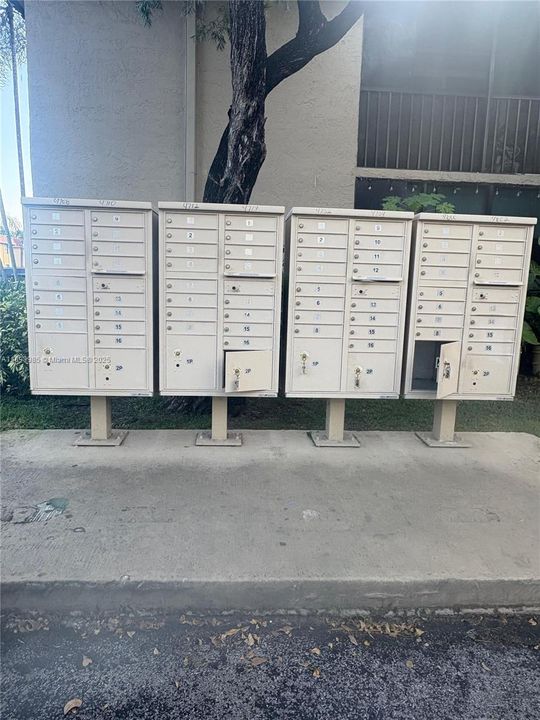 合同活跃: $2,350 (3 贝兹, 2 浴室, 993 平方英尺)