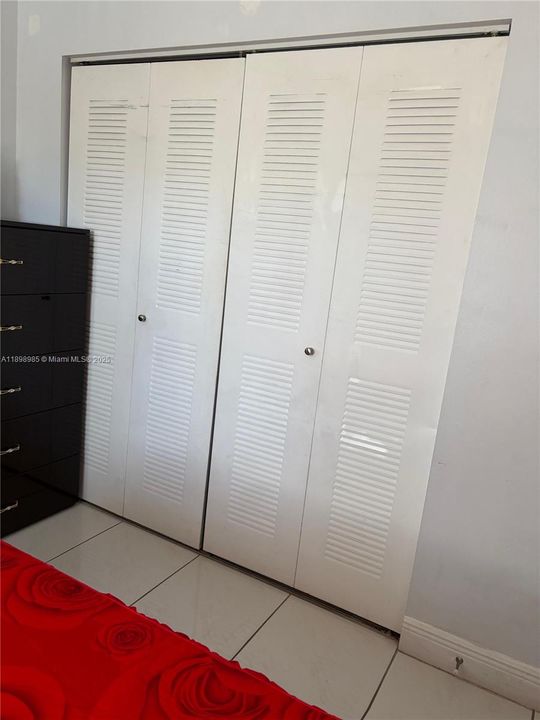 合同活跃: $2,350 (3 贝兹, 2 浴室, 993 平方英尺)