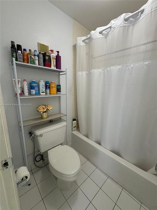 合同活跃: $2,350 (3 贝兹, 2 浴室, 993 平方英尺)