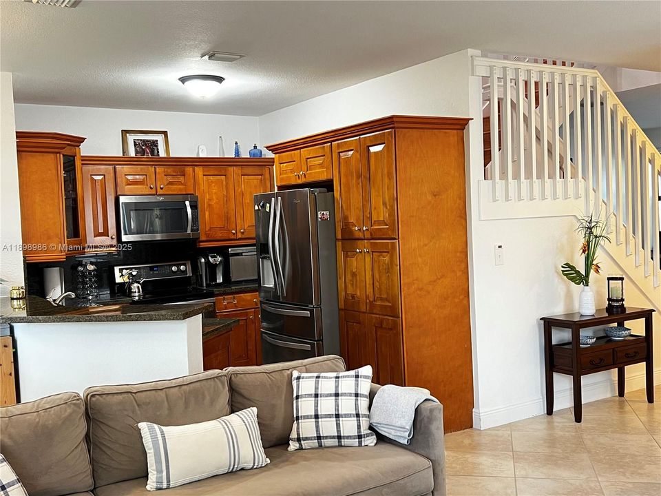 На продажу: $699,000 (3 спален, 2 ванн, 2014 Квадратных фут)