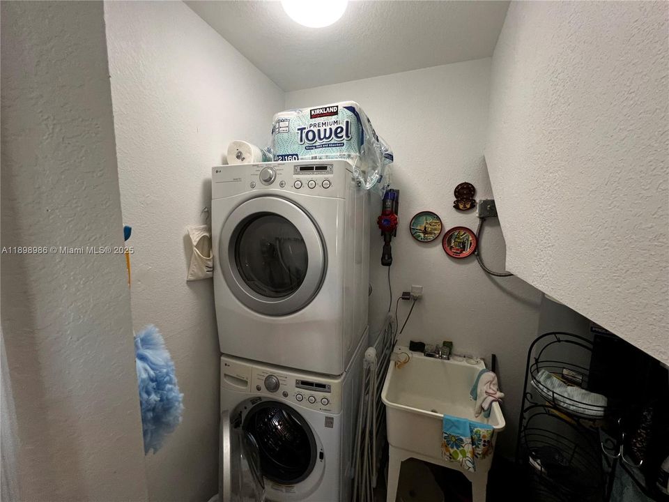 На продажу: $699,000 (3 спален, 2 ванн, 2014 Квадратных фут)