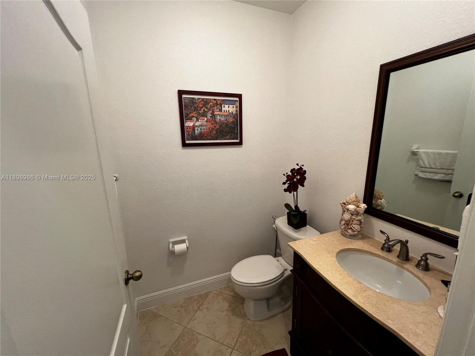 На продажу: $699,000 (3 спален, 2 ванн, 2014 Квадратных фут)