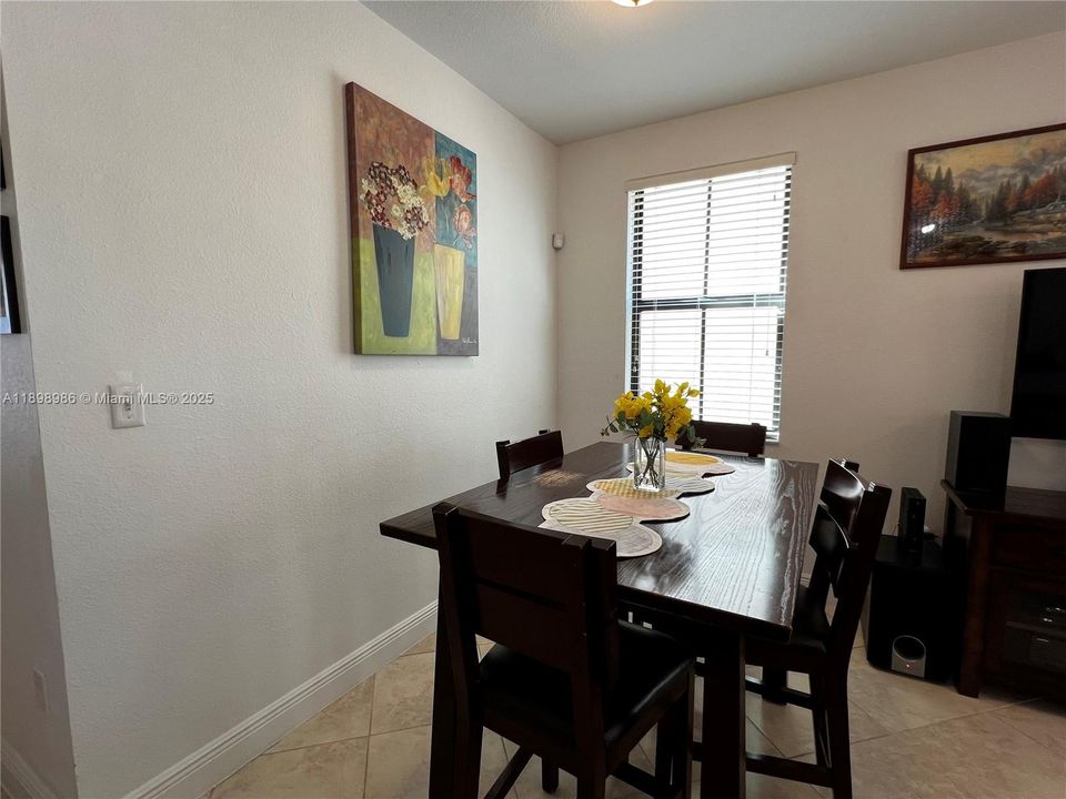 На продажу: $699,000 (3 спален, 2 ванн, 2014 Квадратных фут)