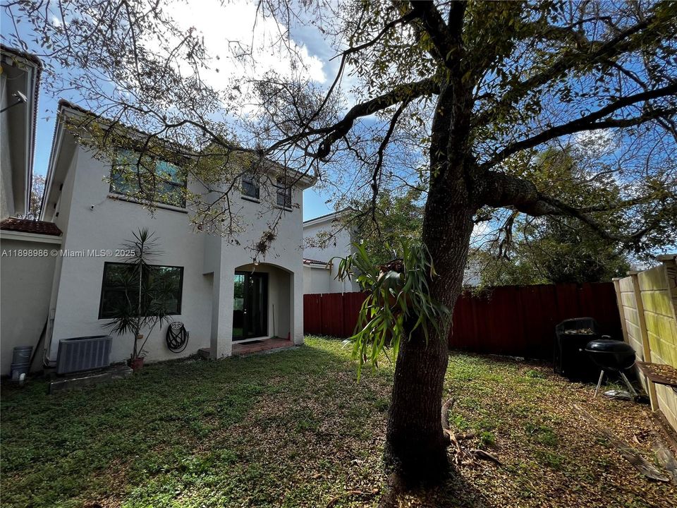 На продажу: $699,000 (3 спален, 2 ванн, 2014 Квадратных фут)