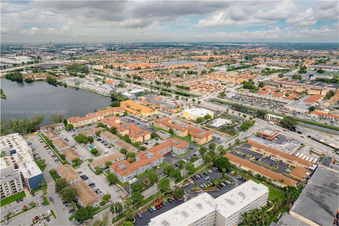 For Rent: $2,000 (2 beds, 1 baths, 843 Square Feet)