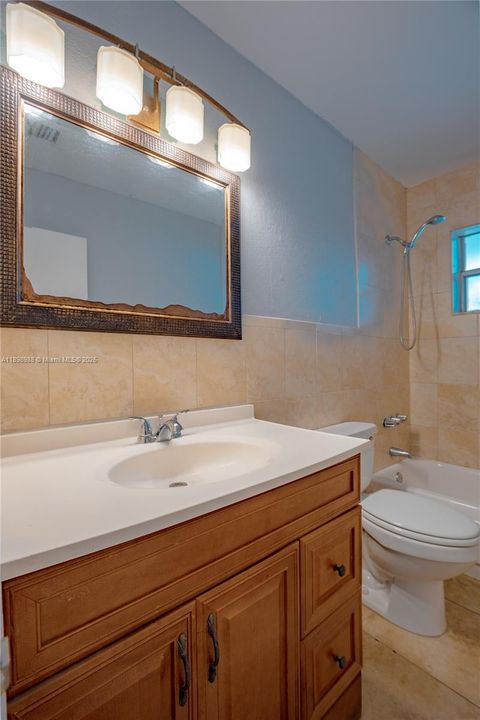 For Rent: $2,000 (2 beds, 1 baths, 843 Square Feet)