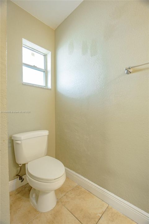 For Rent: $2,000 (2 beds, 1 baths, 843 Square Feet)