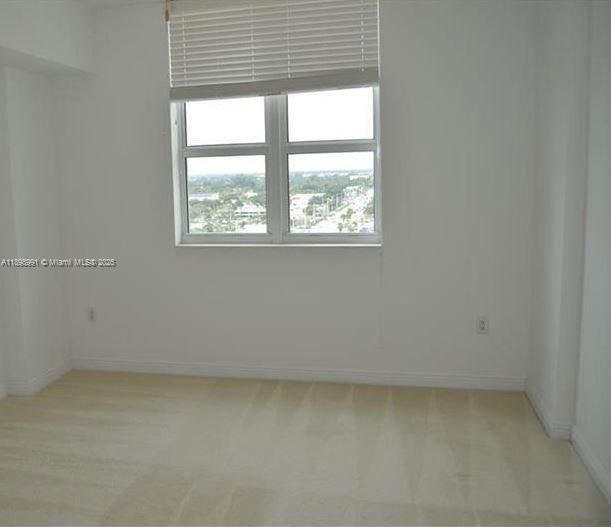 待售: $255,000 (1 贝兹, 1 浴室, 805 平方英尺)