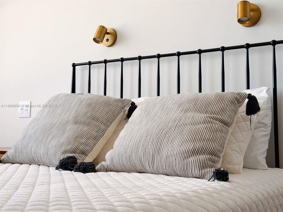 For Rent: $2,800 (1 beds, 2 baths, 980 Square Feet)