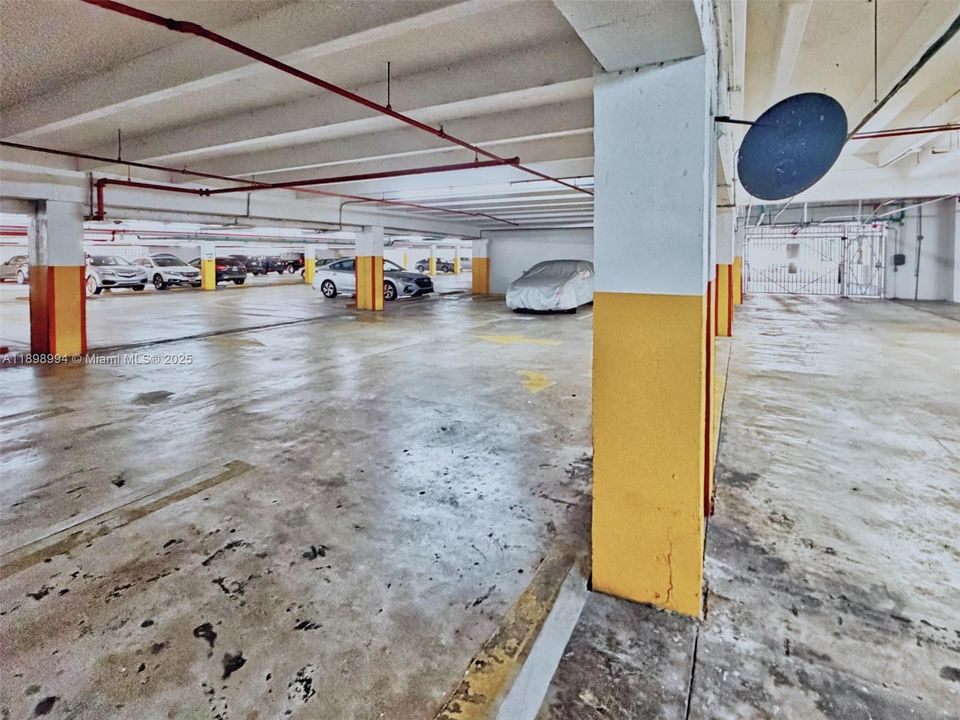 For Rent: $2,800 (1 beds, 2 baths, 980 Square Feet)