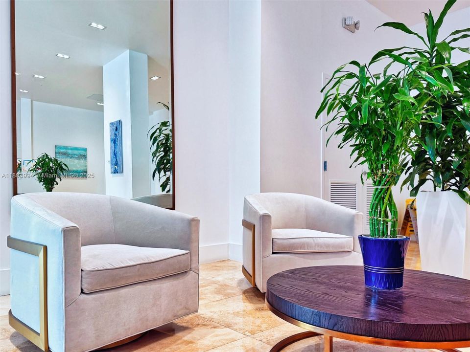 For Rent: $2,800 (1 beds, 2 baths, 980 Square Feet)