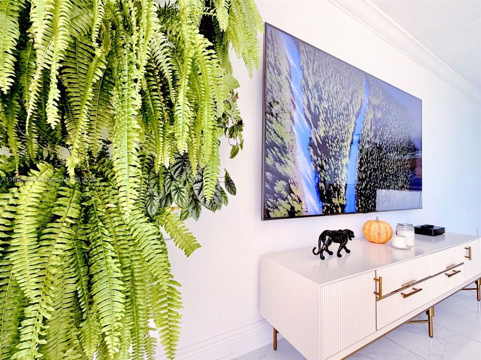 For Rent: $2,800 (1 beds, 2 baths, 980 Square Feet)